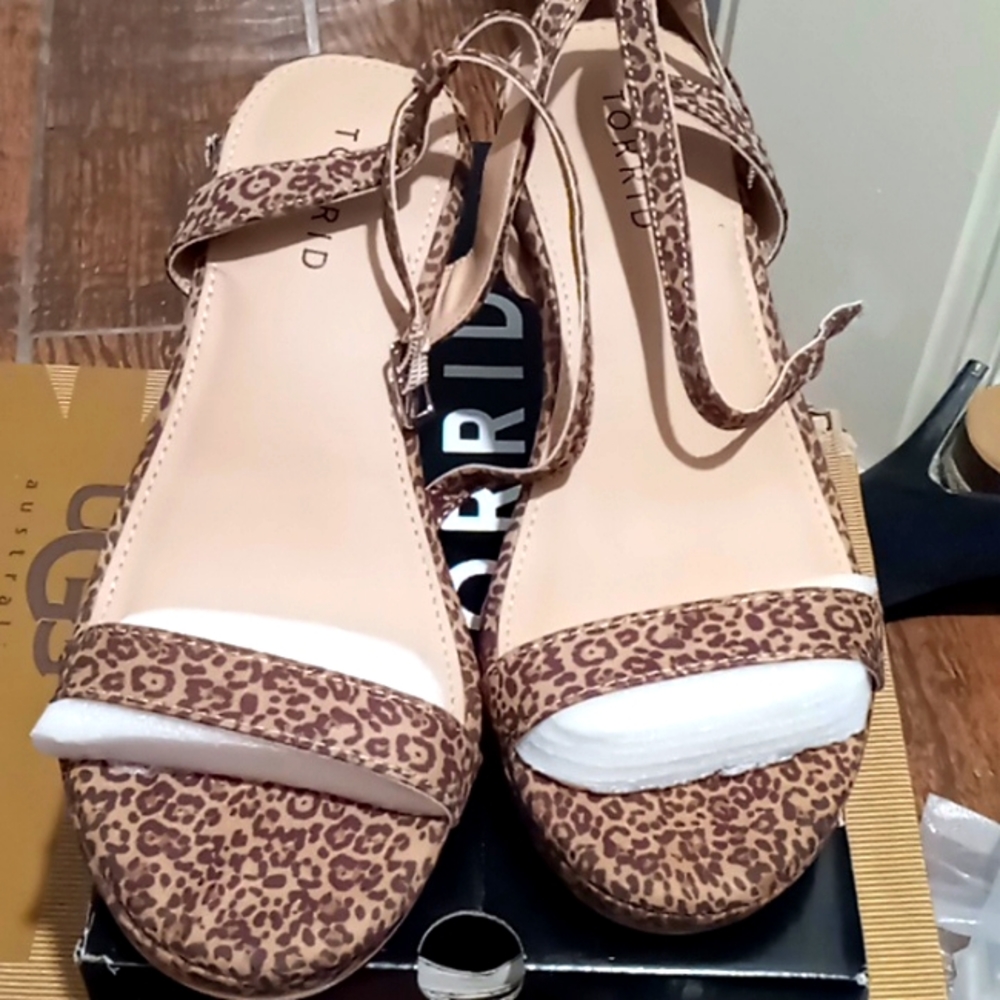 WMNS Platform Leopard print heels